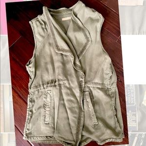Sleeveless jacket